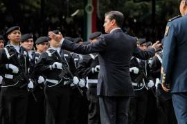 Peña Nieto recibe reconocimiento del Estado Mayor Presidencial