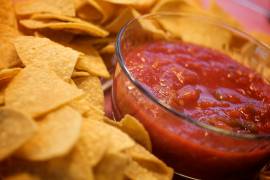 Por nachos y salsa se desata trifulca en taquería de Dallas