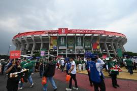 Entre banderas, cánticos y camisetas, aficionados ecuatorianos recuerdan que México y Ecuador comparten raíces, tradiciones y una relación que trasciende el futbol.