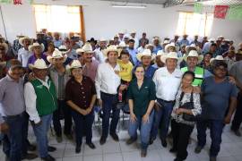 La inversión productiva incluye apoyos económicos, semilla forrajera, fertilizantes, huertos, sanidad animal, calidad genética, fierros de herrar y desazolve de abrevaderos, detalló el Alcalde.