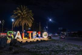 La decoración temática busca dar la bienvenida a visitantes y familias que disfrutan de las actividades relacionadas con la fiesta mundialista en la ciudad.