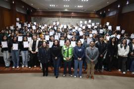 Un total de 120 alumnas y alumnos de diversas instituciones educativas recibieron reconocimiento por su labor en programas municipales.