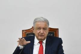 López Obrador, asegura el periodista en su columna “Estrictamente Personal”, está usando a su hermano Martirizado López Obrador, quien recorre el país como mensajero, para señalar quiénes son sus candidatos a las gubernaturas a renovarse en 2027.