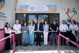 El alcalde Javier Díaz González y su esposa, Luly López Naranjo, presidenta honoraria del DIF Saltillo, inauguraron el Centro Municipal de Autismo “TEAcompaño con Amor”.