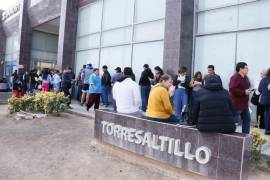 Contribuyentes acudieron a la oficina de la Administración Fiscal de Coahuila este fin de semana para aprovechar los descuentos del Buen Fin.