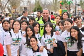 Los nuevos inspectores ambientales se suman a los más de mil guardianes del agua que ya trabajan desde las escuelas de Acuña. FOTO: CORTESÍA