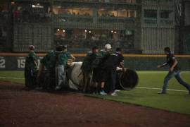 La lluvia obligó a detener el tercer juego de la serie cuando Saraperos mantenía ventaja de 5-1 sobre Sultanes.