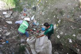 En las plazas se retiraron maleza, basura y otros desechos acumulados.