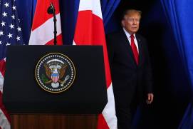 El presidente Donald Trump llega para firmar un acuerdocon la primera ministra de Dinamarca, Mette Frederiksen, y el primer ministro de Groenlandia, Jens-Frederik Nielse, en la sede de la ONU.