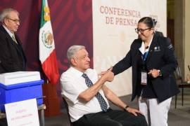 El jefe del Ejecutivo mexicano se aplicó la vacuna contra influenza y para protegerse contra covid-19 le aplicaron la cubana Abdalá