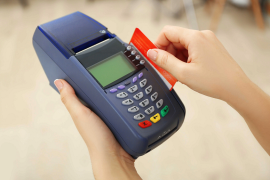 El alto cobro por uso del sistema de pagos de tarjetas bancarias provoca que el número de terminales punto de venta per cápita en México sea menor