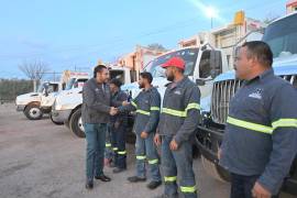 El alcalde Carlos Villarreal saludó al personal de Servicios Primarios durante su visita para reconocer su labor diaria en favor de la ciudad.