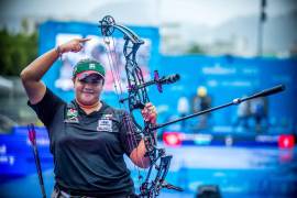 La arquera mexicana Andrea Becerra, número uno del ranking mundial de arco compuesto, conquistó cinco medallas en agosto y septiembre de 2025, incluyendo tres oros en Chengdu y Gwangju.