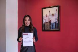 Cecilia Guadiana recibió su folio que la acredita como contendiente en los comicios internos de Morena.