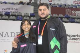 Lucía Estrella Juárez Muñoz consiguió la primera medalla para Coahuila en la Olimpiada Nacional Conade 2026 al ganar el bronce en sable femenil Infantil.