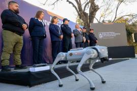 El alcalde Héctor García presentó los perros robots K9-X, equipados con cámaras y visión nocturna para tareas de vigilancia.