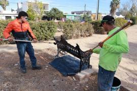 Cuadrillas del programa “Aquí Andamos” realizaron trabajos de rehabilitación y pintura en la plaza del fraccionamiento Nuevo Mirasierra.