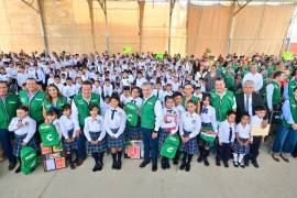 Más de 90 mil alumnos de Torreón inician el ciclo escolar 2026-2027 con paquetes escolares y mochilas gratuitas