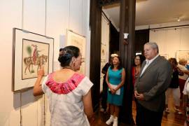 La exposición incluye grabados, fotografías, pinturas, esculturas y arte popular de la región de El Paso