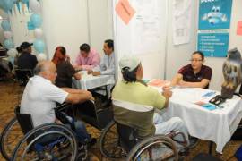 Para quienes aún no encuentran empleo y tienen algún tipo de discapacidad, pueden acudir a las oficinas de Fomento Económico en la Presidencia Municipal de Ramos Arizpe.