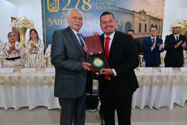 El doctor Humberto Rodríguez González recibió la Presea “Manuel Neira Barragán”, máxima condecoración que entrega el Ayuntamiento de San Buenaventura.