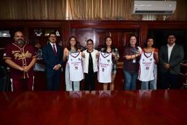 La directora Ania Guadalupe Sánchez Ruiz encabezó la ceremonia previa al arranque de las competencias deportivas.