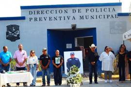 Familiares, compañeros y autoridades de Candela dieron el último adiós al oficial Mauro Flores.