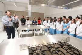 Se busca que con la integración del laboratorio las y los estudiantes puedan fortalecer su conocimiento a través de la práctica.