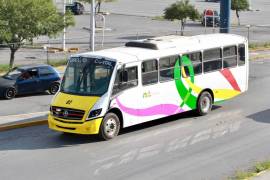 Los autobuses del Circuito Capital durante su recorrido inaugural en la fase piloto del nuevo sistema de transporte en Saltillo.