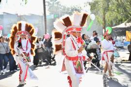 Ferrocarrileros y sus familias marcharon entre silbatos y música en honor a la Virgen de Guadalupe.