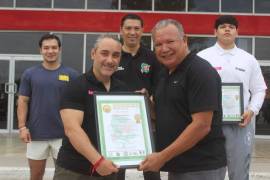 El homenaje reunió a representantes de distintas generaciones del boxeo coahuilense, desde figuras con décadas de experiencia hasta jóvenes que buscan continuar con la tradición deportiva.
