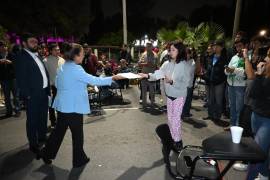 La directora Ania Sánchez firmó la carta de no represalias, uno de los compromisos presentados al movimiento estudiantil.