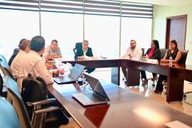 Miguel Ángel Riquelme Solís encabezó una reunión de trabajo para evaluar los programas sociales y definir acciones que mejoren la atención a la ciudadanía.
