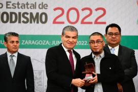 Durante el evento realizado en el Palacio de Gobierno de Saltillo, el gobernador Riquelme hizo entrega de los premios a los periodistas de VANGUARDIA.