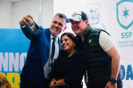 Al término del encuentro, asistentes convivieron con autoridades estatales y aprovecharon el espacio para intercambiar experiencias y tomarse fotografías.