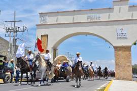 La cabalgata recorrió cinco municipios antes de llegar a Cuatro Ciénegas, donde fue recibida por cientos de personas.