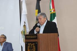 El rector de la UAAAN, Alberto Flores Olivas, encabezó las actividades por el 20 aniversario de la Maestría en Ciencias en Horticultura.