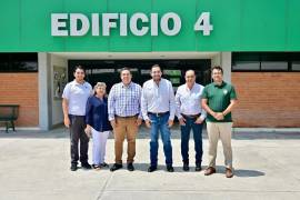 El alcalde Carlos Villarreal recorrió el nuevo Laboratorio de Diseño de Semiconductores del Instituto Tecnológico Superior de Monclova.