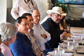 El alcalde Iván Ochoa encabezó la reunión para avanzar en la formalización del Consejo de Desarrollo de Nava.