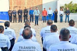 El alcalde Carlos Villarreal encabezó la revisión de los elementos de la Policía Municipal de Monclova.