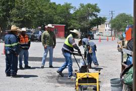 Cuadrillas municipales realizan trabajos de bacheo, limpieza y rehabilitación en distintos puntos de Frontera.