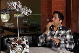 Osvaldo Chacón, artista coahuilense, llevará una obra “muy vaquera” a Dubai