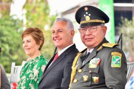 El General de División D.E.M., Eufemio Alberto Ibarra Flores, Comandante de la XI Región Militar, dijo que el desfile cívico militar forma parte de los valores de los mexicanos.