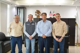 Emilio De Hoyos Montemayor recibió a Lauren Garduño, presidente y CEO de la Alianza Ports to Plains. FOTO: CORTESÍA