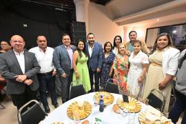 Autoridades municipales acompañaron a maestras y maestros monclovenses durante el festejo realizado este 15 de mayo.