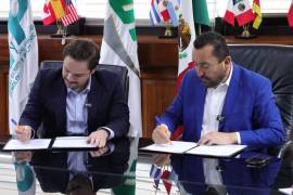Autoridades de la UTC y directivos de EVH formalizaron un convenio enfocado en el desarrollo tecnológico sostenible y la capacitación en electromovilidad.