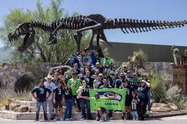 Alrededor de 30 aficionados de los Seahawks participaron en la fotografía anual realizada en Saltillo el pasado 16 de agosto.