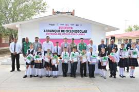 El evento reunió a autoridades, maestros, padres y alumnos, autoridades educativas resaltaron la importancia de este respaldo para las familias.
