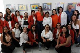 La exposición “Voces de Luz y Esperanza” fue inaugurada en el marco del Día Naranja.