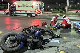 Motociclistas circulan en vías urbanas de Coahuila, donde se registra la mayor incidencia de accidentes.